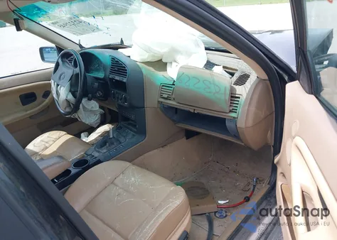 1994 BMW 325 I z USA, uszkodzony, nr VIN WBACB3326RFE17056